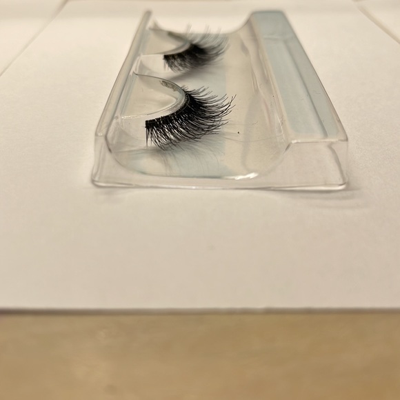 TARTE - Goddess False Lashes - Picture 4 of 7